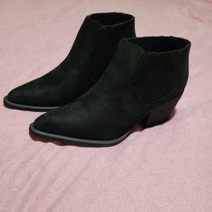 Black size 8.5 ankle boot